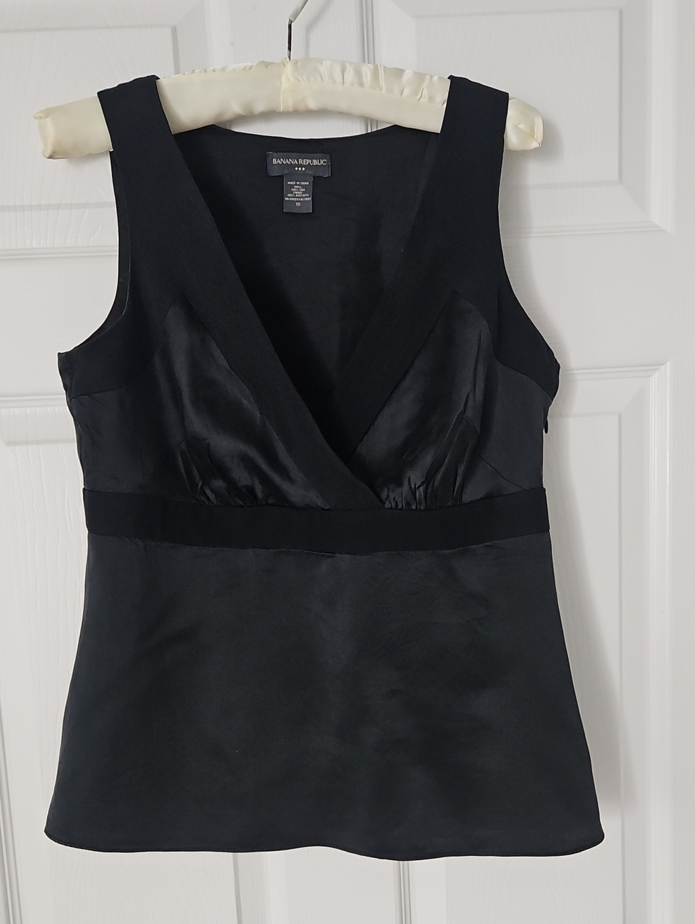 Banana Republic Black Silk V-Neck Sleeveless Top